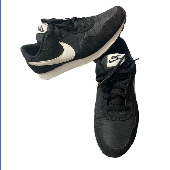 Nike Other - NIKE MD VALIANT